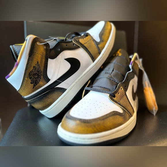 Jordan 1 Mid SE - Picture 6 of 7